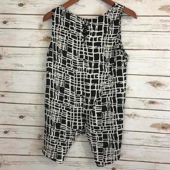 Bobeau Flowy Tank with Open Back - Picture 4 of 5